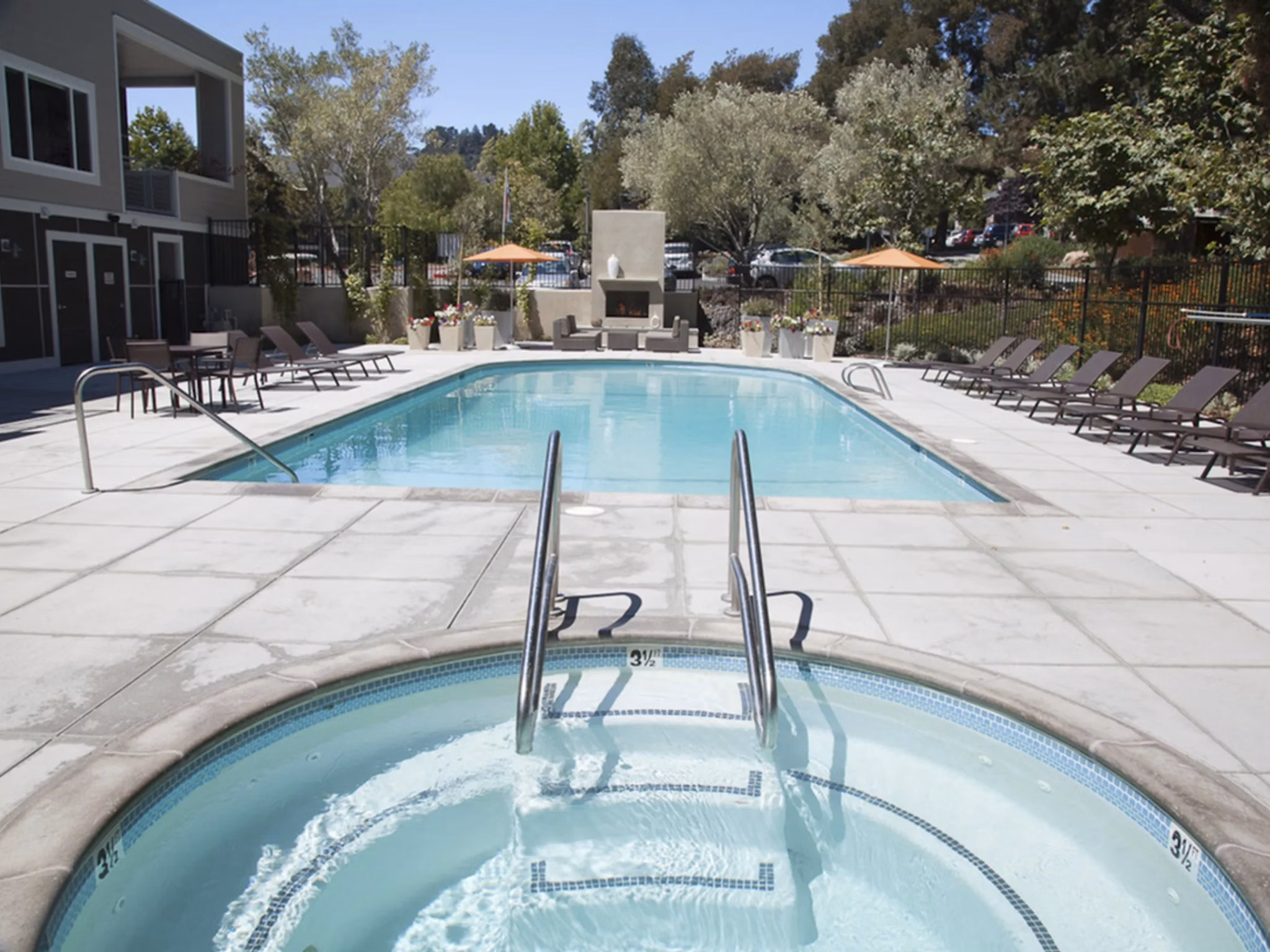 pool and hot tub/jacuzzi at Serenity at Larkspur Apartments
