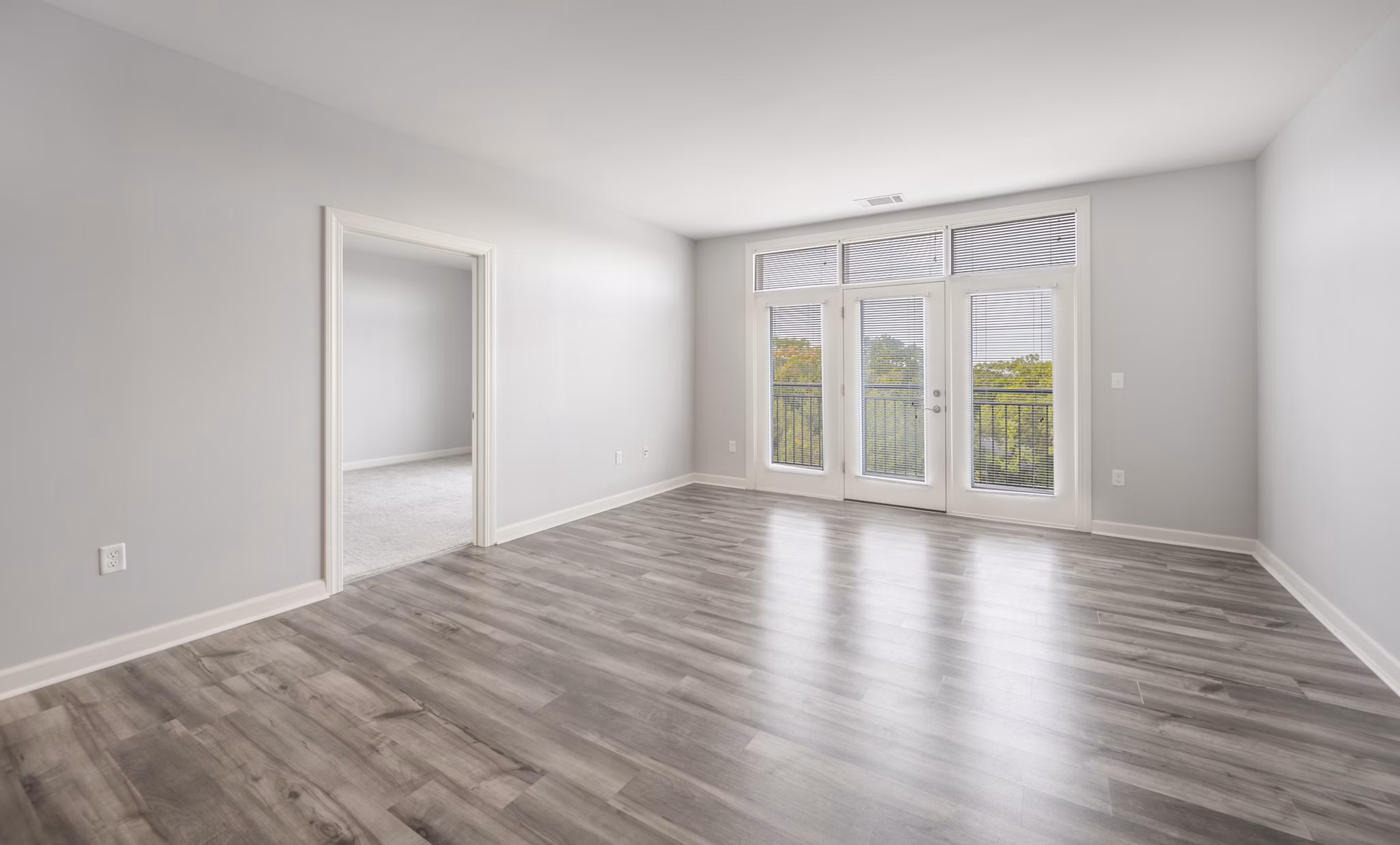 Spacious living room with contemporary furnishings at Arlington 360 Apartments