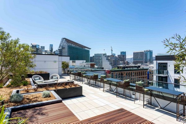 patio/balcony at Harvest Apartments