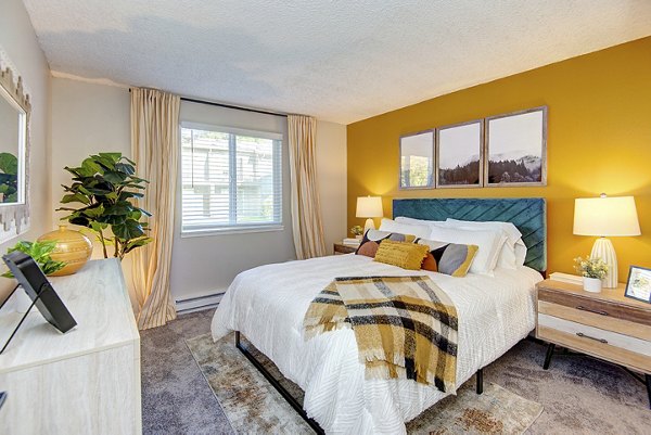 Modern bedroom featuring stylish decor at Miro Apartments