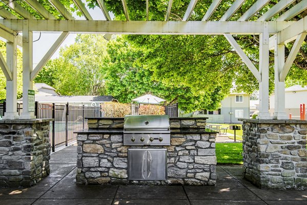 Grill and patio area for outdoor dining at Miro Apartments