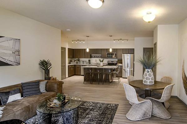 dining area at Edgewater at the Cove Apartments