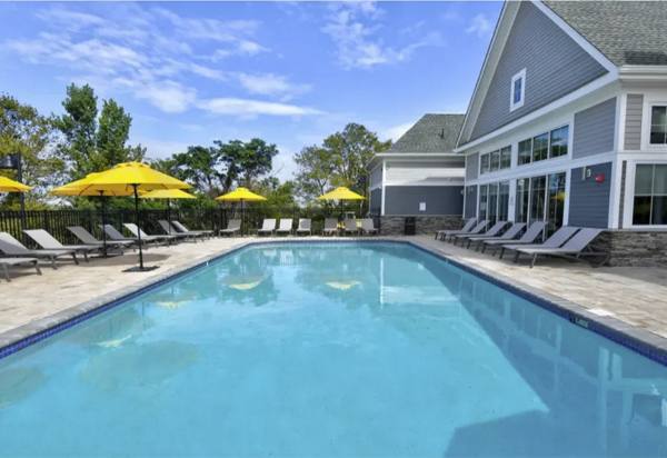 pool at Hudson Mews Apartments