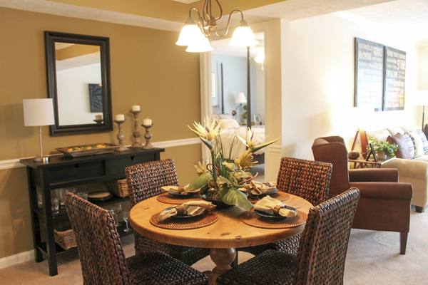 dining area at Shiloh Green Apartments