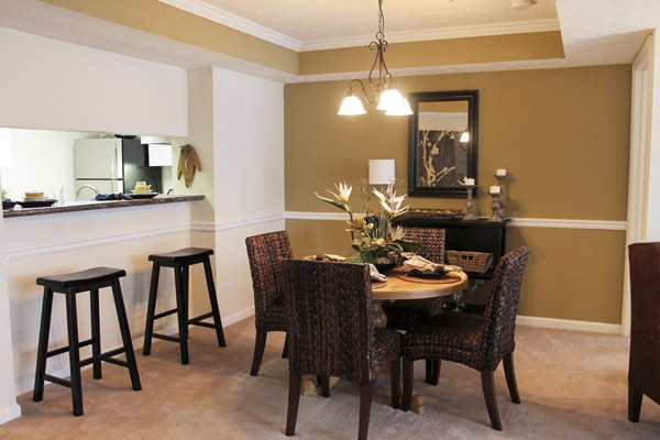 dining area at Shiloh Green Apartments