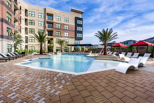 pool at Mezzo Kirby Med Center Apartments