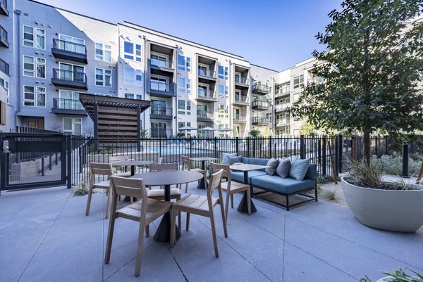 Courtyard with lush landscaping and seating at Alder Apartments