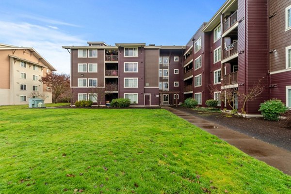 exterior at Willamette Gardens Apartments