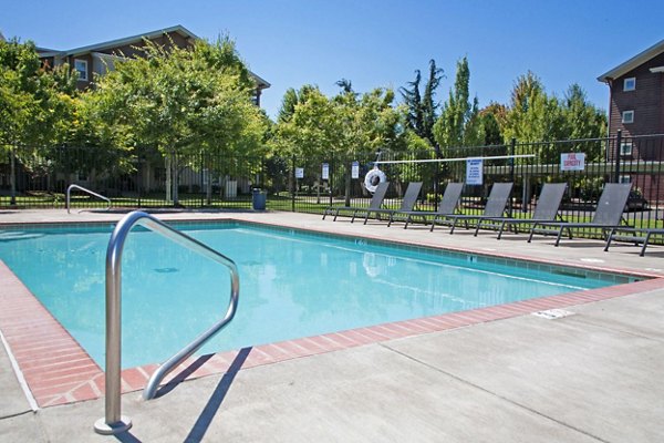 pool at Willamette Gardens Apartments