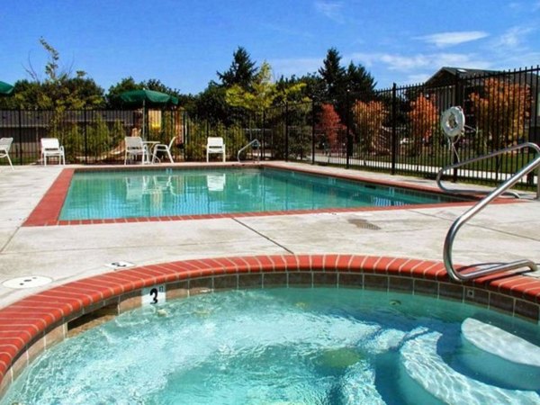 Hot tub relaxation area at Willamette Gardens Apartments