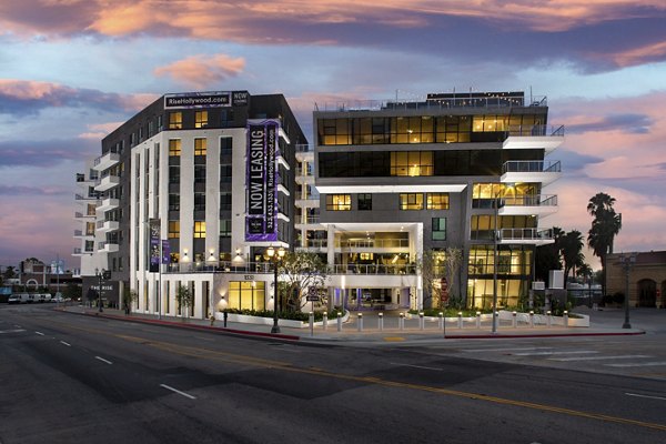Rise Hollywood Apartments: Contemporary luxury apartments in vibrant Los Angeles neighborhood