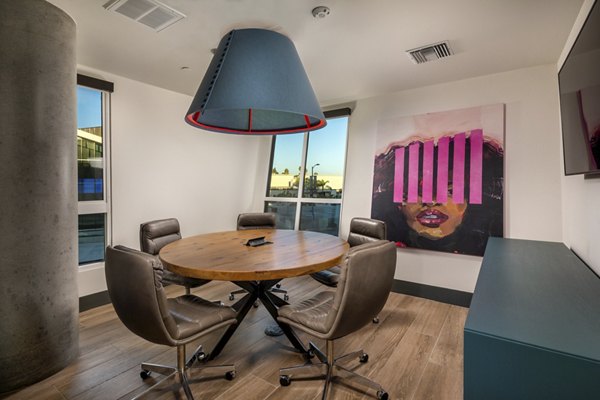 Rise Hollywood Apartments: Modern meeting facility with state-of-the-art equipment for residents' convenience