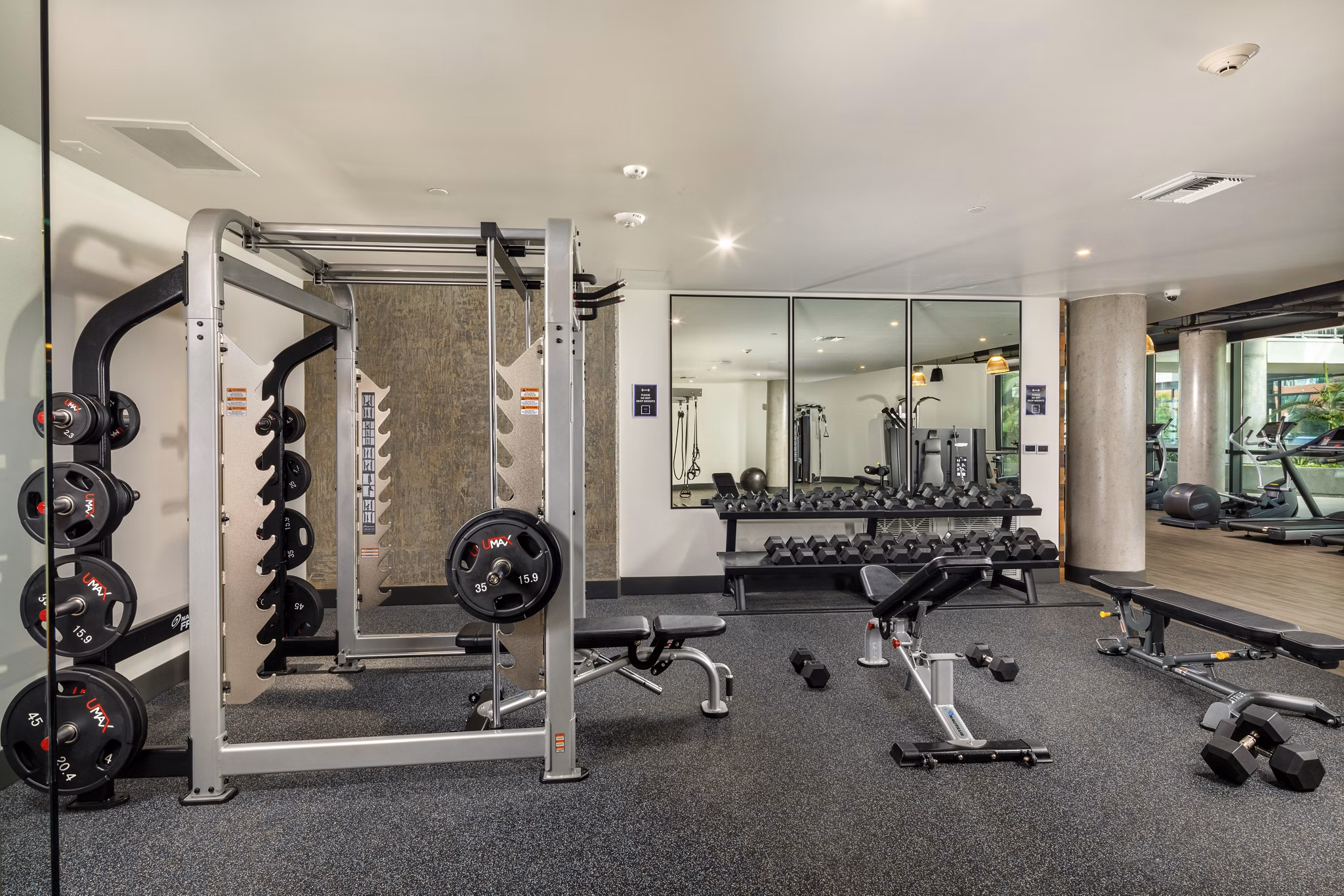 Rise Hollywood Apartments: State-of-the-art fitness center with modern equipment