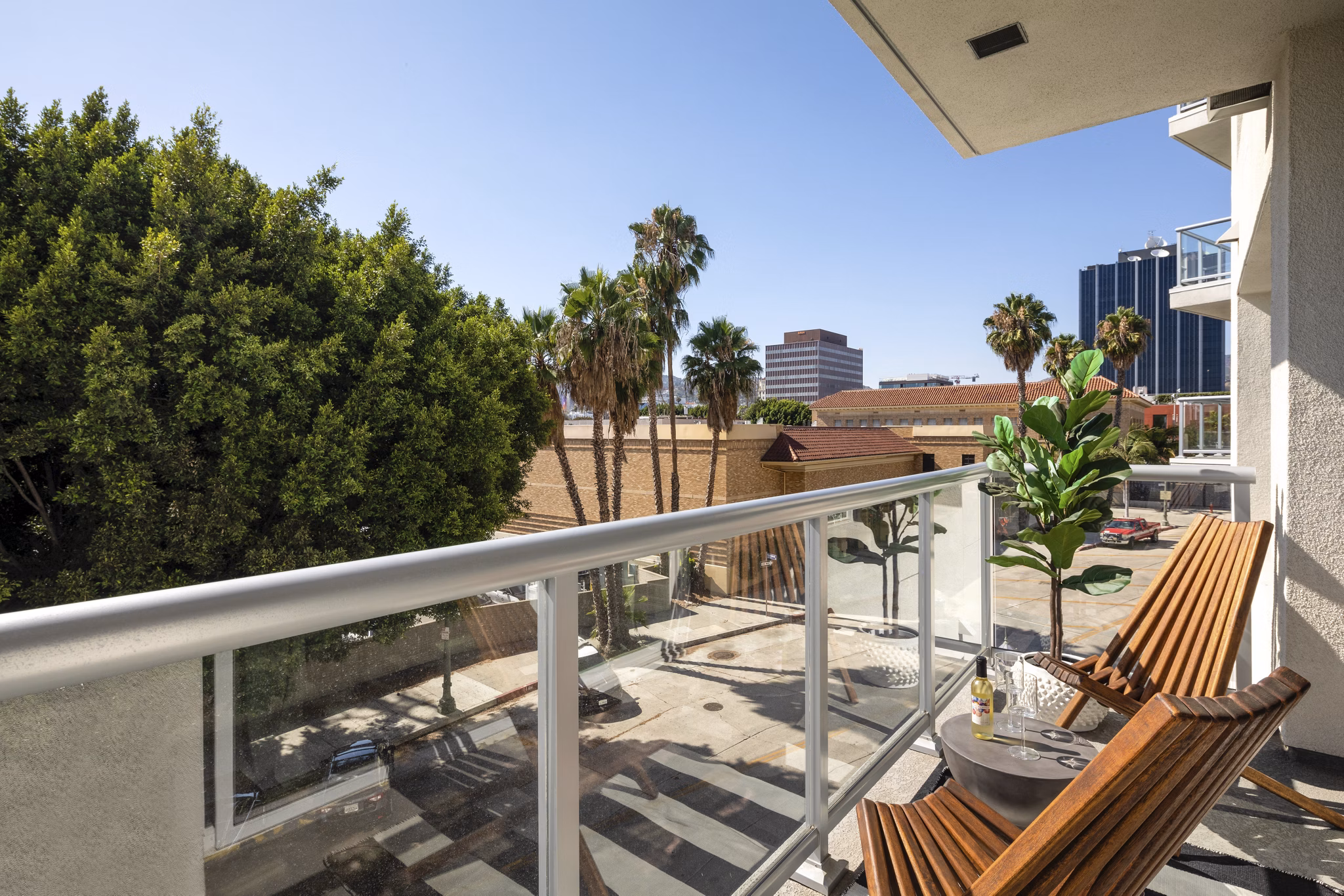 Patio with modern outdoor seating at Rise Hollywood Apartments, ideal for relaxation and entertainment in a luxurious setting