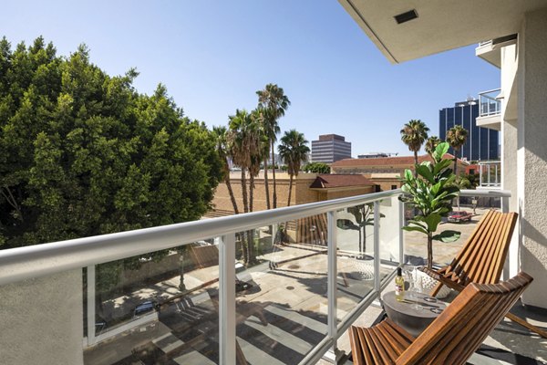Patio with modern outdoor seating at Rise Hollywood Apartments, ideal for relaxation and entertainment in a luxurious setting