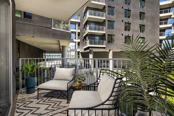 patio at Rise Hollywood Apartments