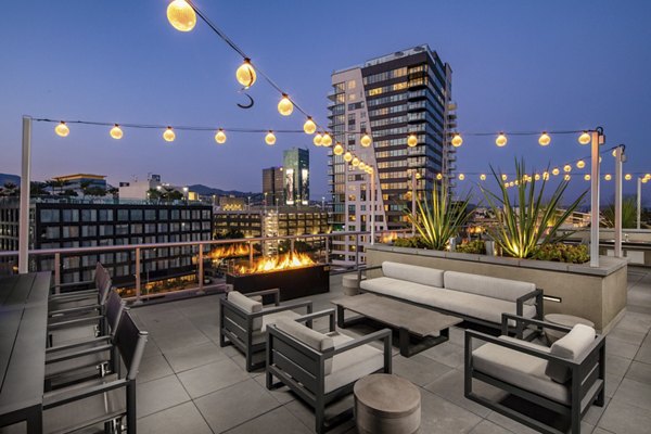 rooftop deck at Rise Hollywood Apartments