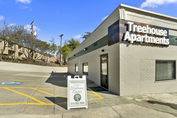 exterior at Treehouse Apartments