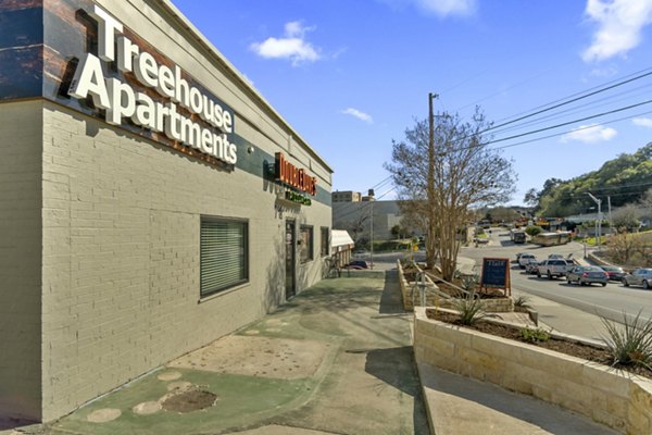 exterior at Treehouse Apartments