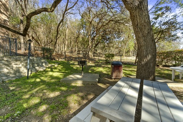 grill area at Treehouse Apartments