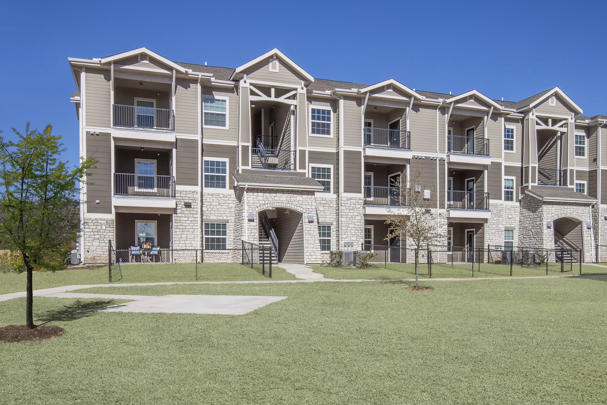 Roots at Waco: Contemporary design luxury apartments in vibrant Waco