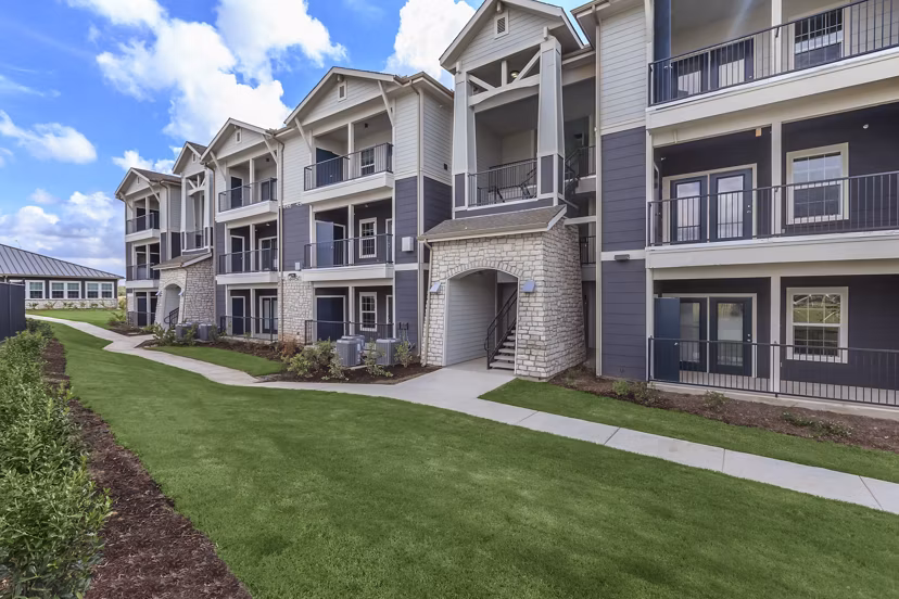Roots at Waco: Chic of luxury apartments in Waco, Texas