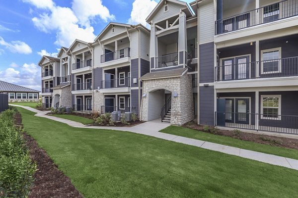 Roots at Waco: Chic of luxury apartments in Waco, Texas