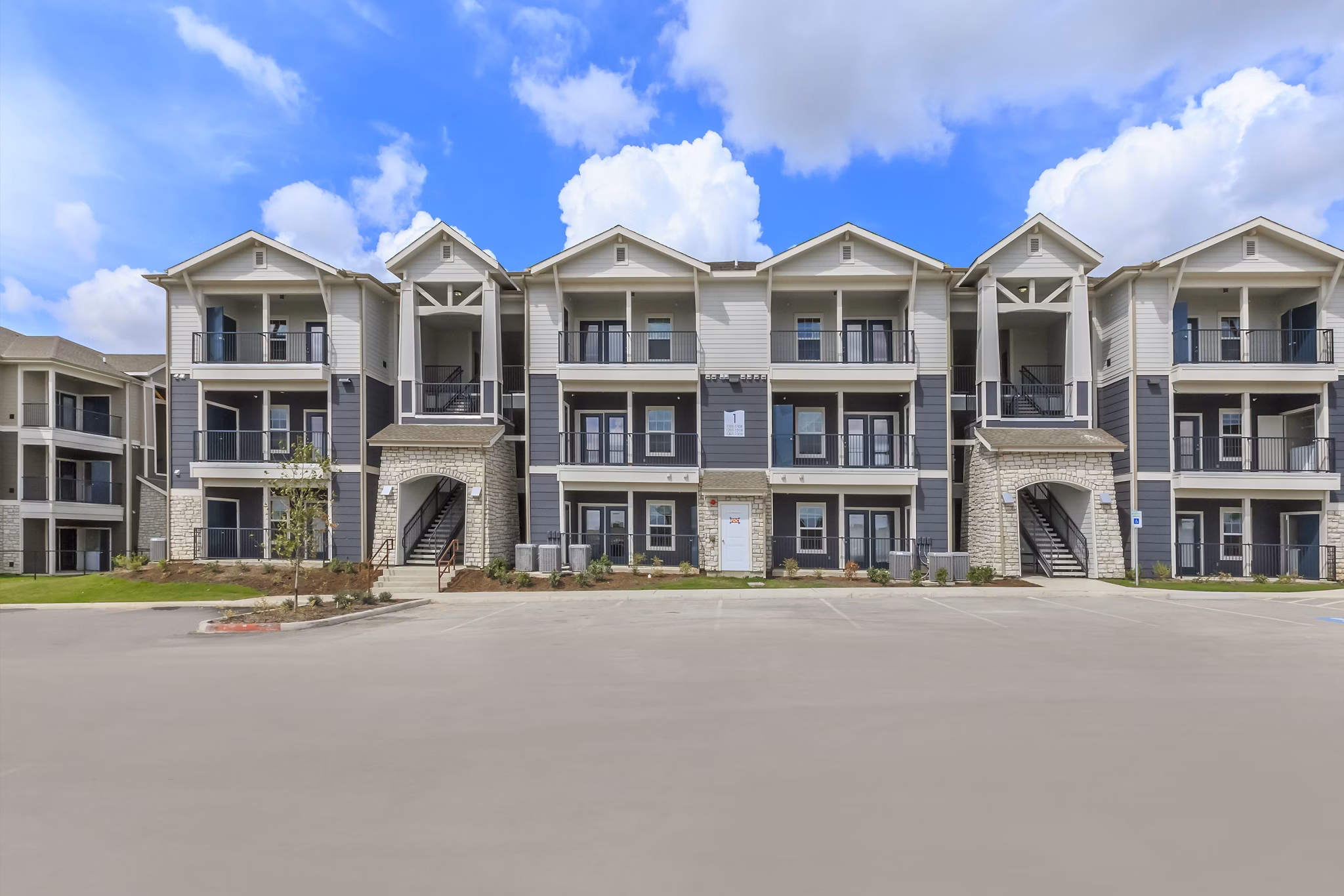 Roots at Waco: Stunning modern high-rise apartments in central Waco