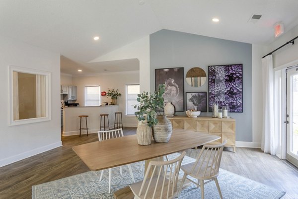 Avana Bellevue Apartments: Modern clubhouse with stylish seating and recreation area - luxury amenities for residents