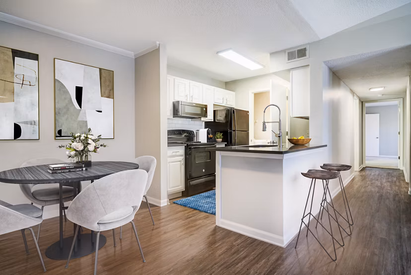 Elegant dining area with modern furnishings in Avana Bellevue Apartments