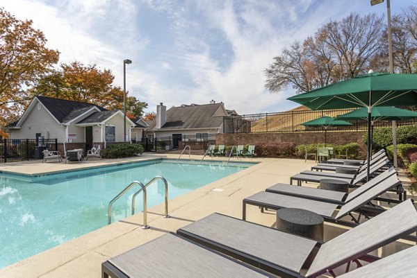 Infinity edge pool with lounge chairs at Avana Bellevue Apartments, offering luxury living near shopping and dining in vibrant Bellevue