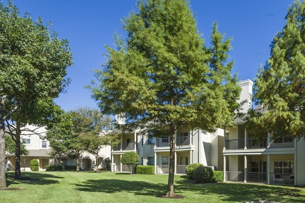 exterior at Somerset Townhomes