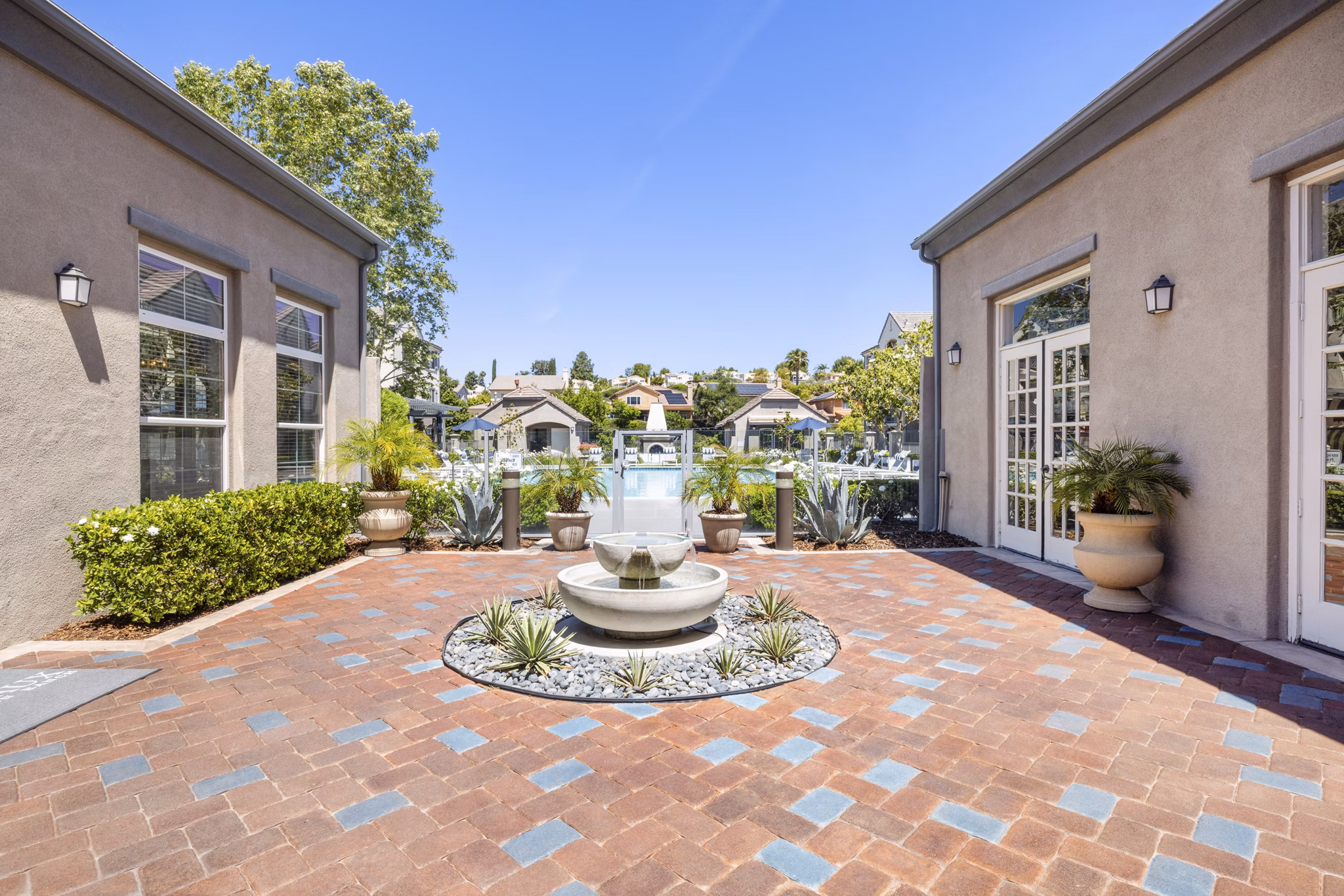 building at Parc Chateaux Apartments