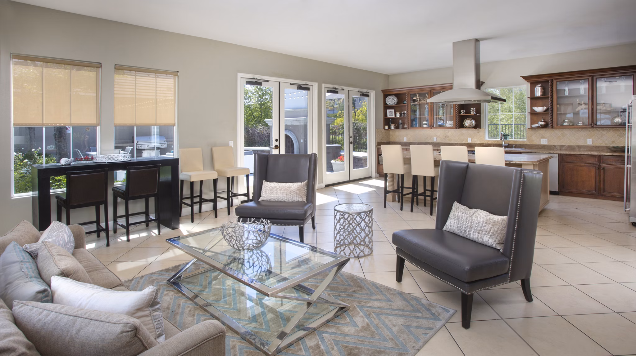 Clubhouse featuring stylish decor and seating at Parc Chateaux Apartments