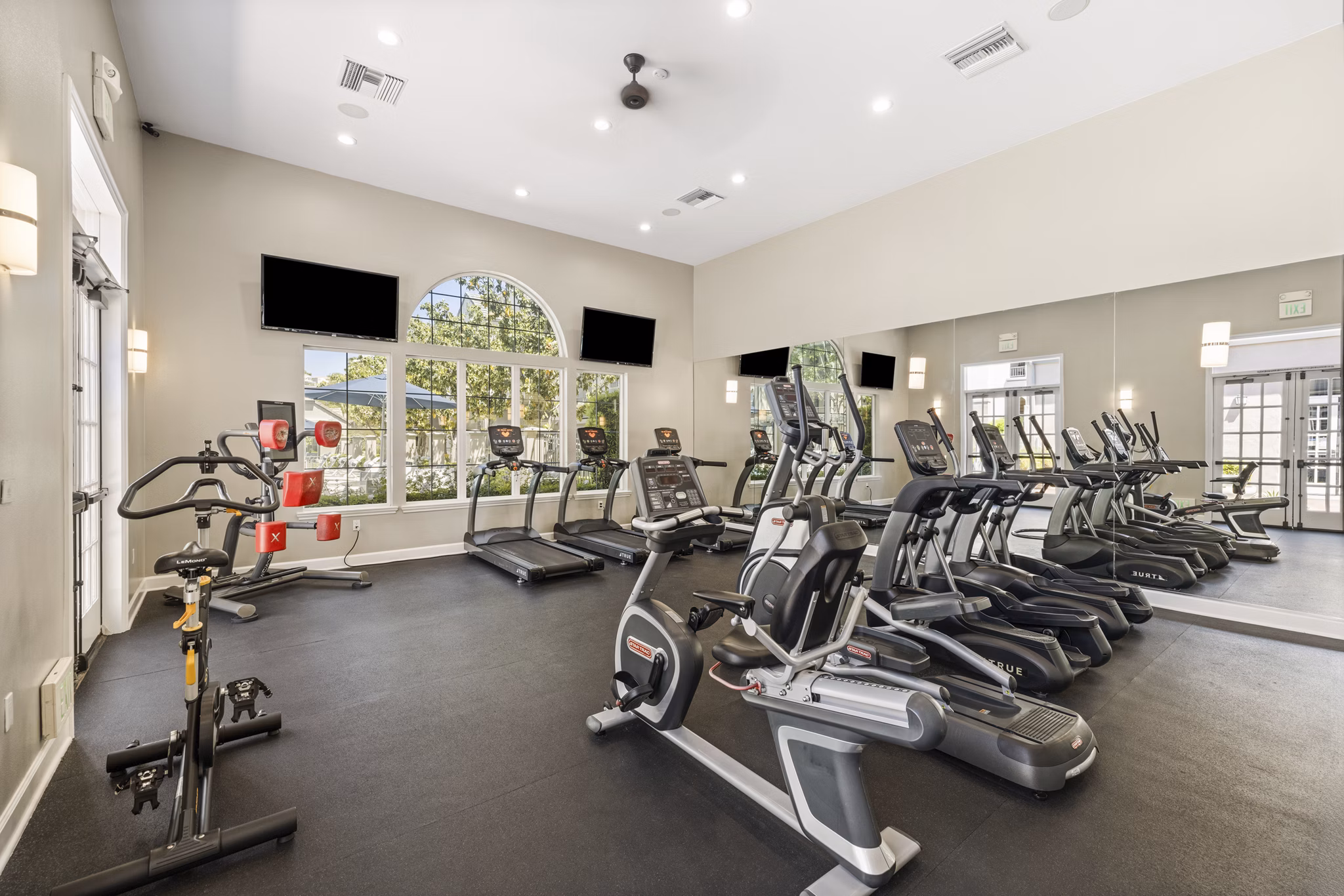 fitness center at Parc Chateaux Apartments