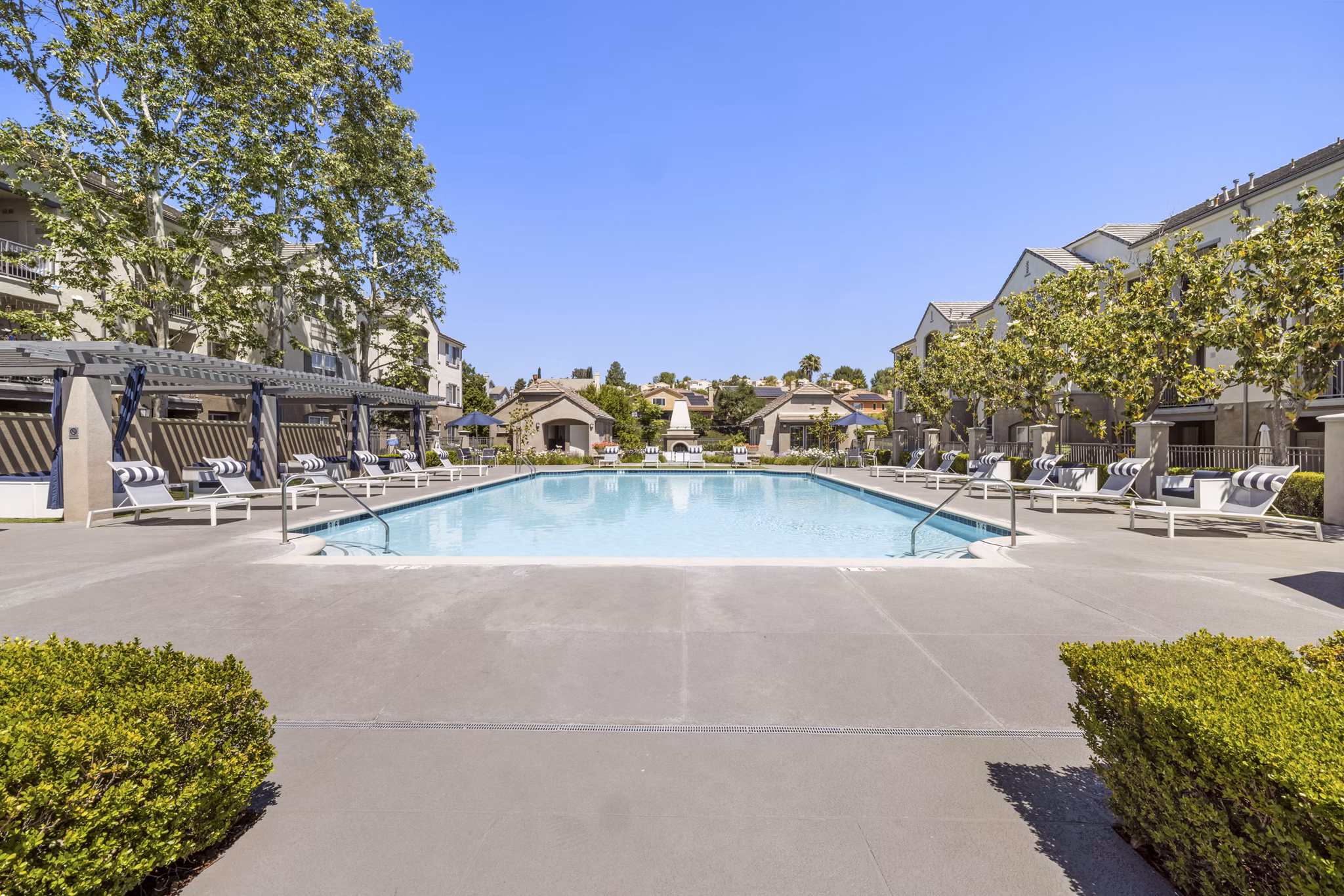 pool at Parc Chateaux Apartments
