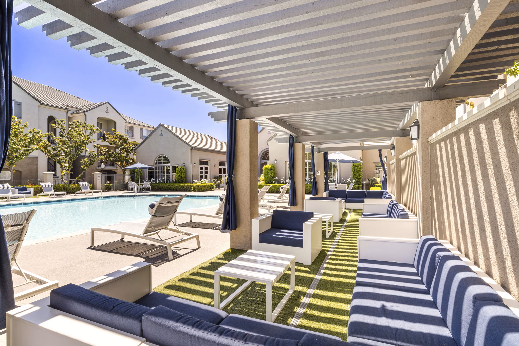 POOL at Parc Chateaux Apartments