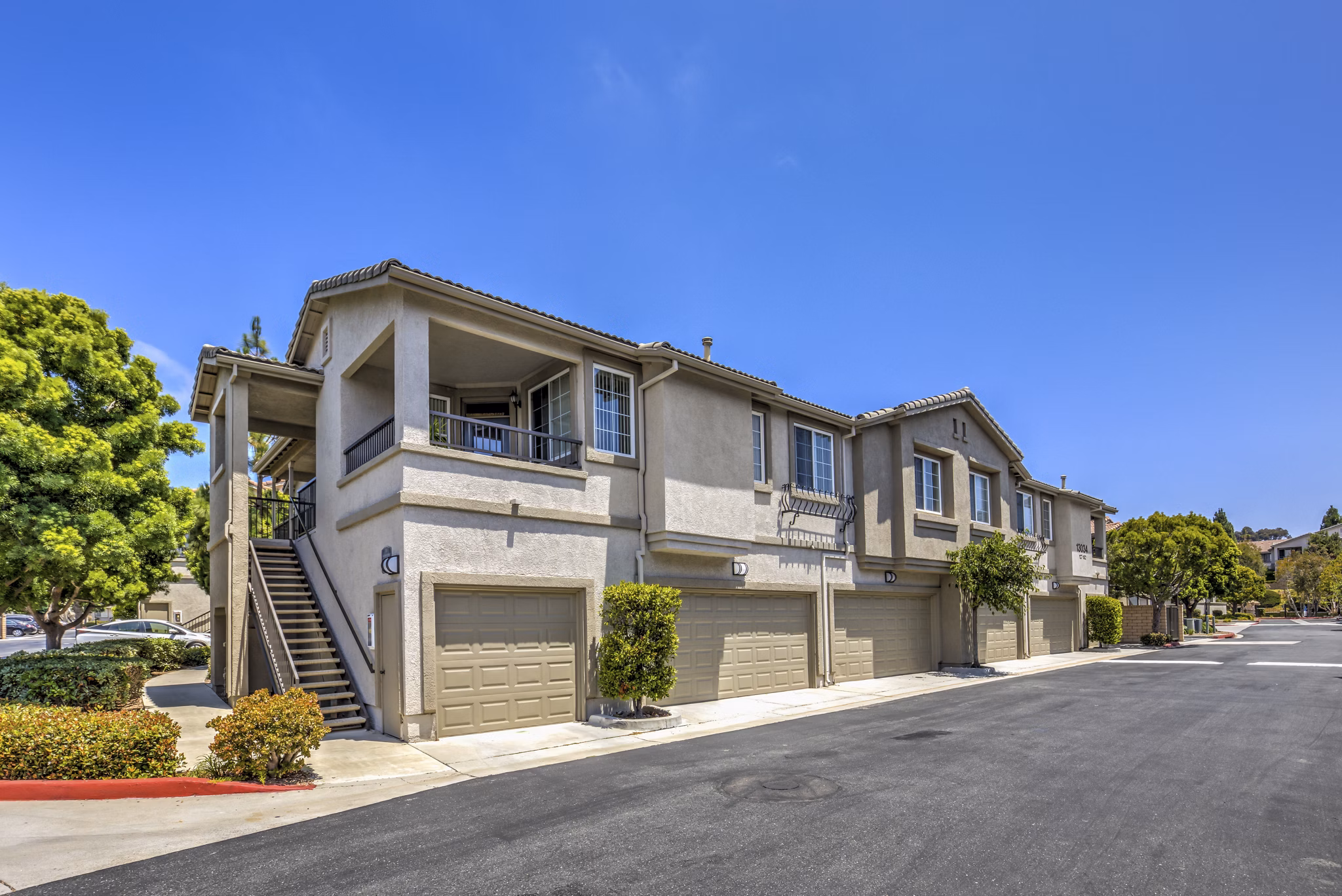 Signature Point Apartments: Elegant of luxury apartments in prime neighborhood