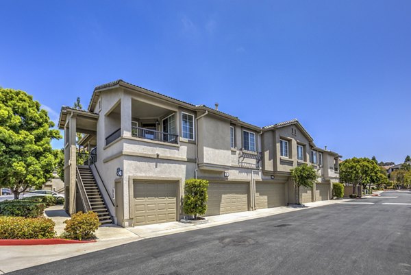 Signature Point Apartments: Elegant of luxury apartments in prime neighborhood