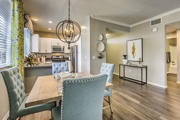 dining area at Signature Point Apartments