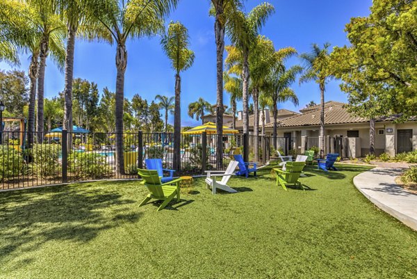 Signature Point Apartments: Tranquil courtyard with lush landscaping and seating areas in luxury Greystar community