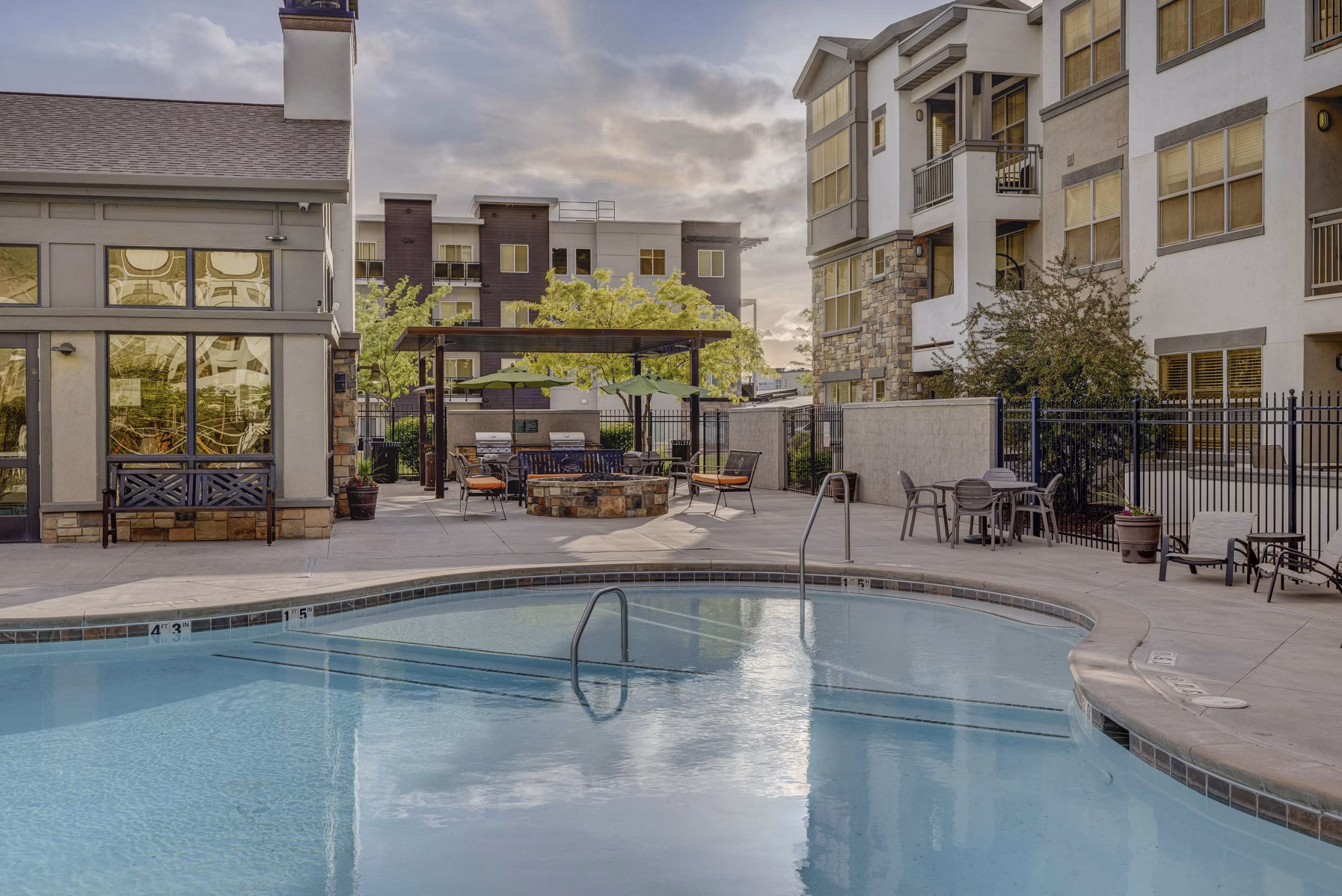 pool at Park Lane Village Apartments 