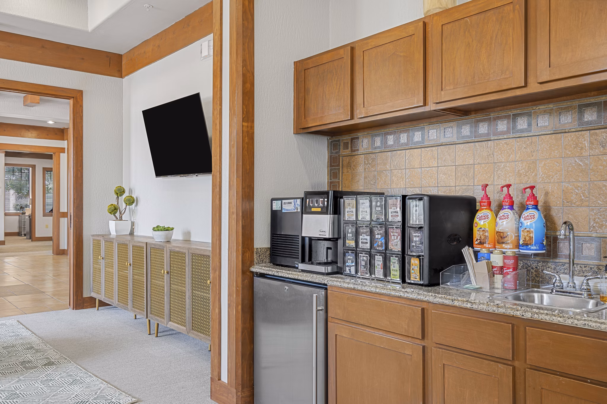 clubhouse at The Oaks at Techridge Apartments