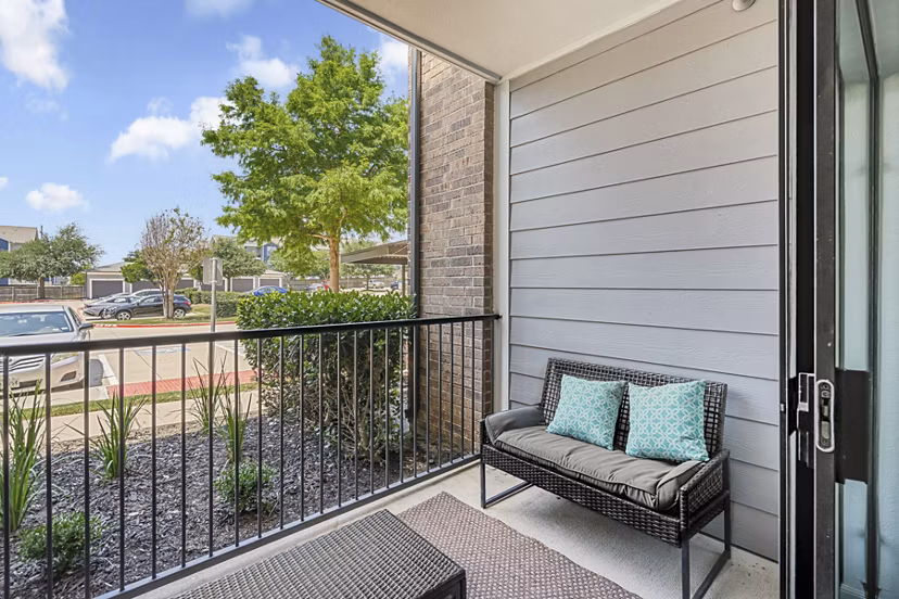 patio at The Oaks at Techridge Apartments