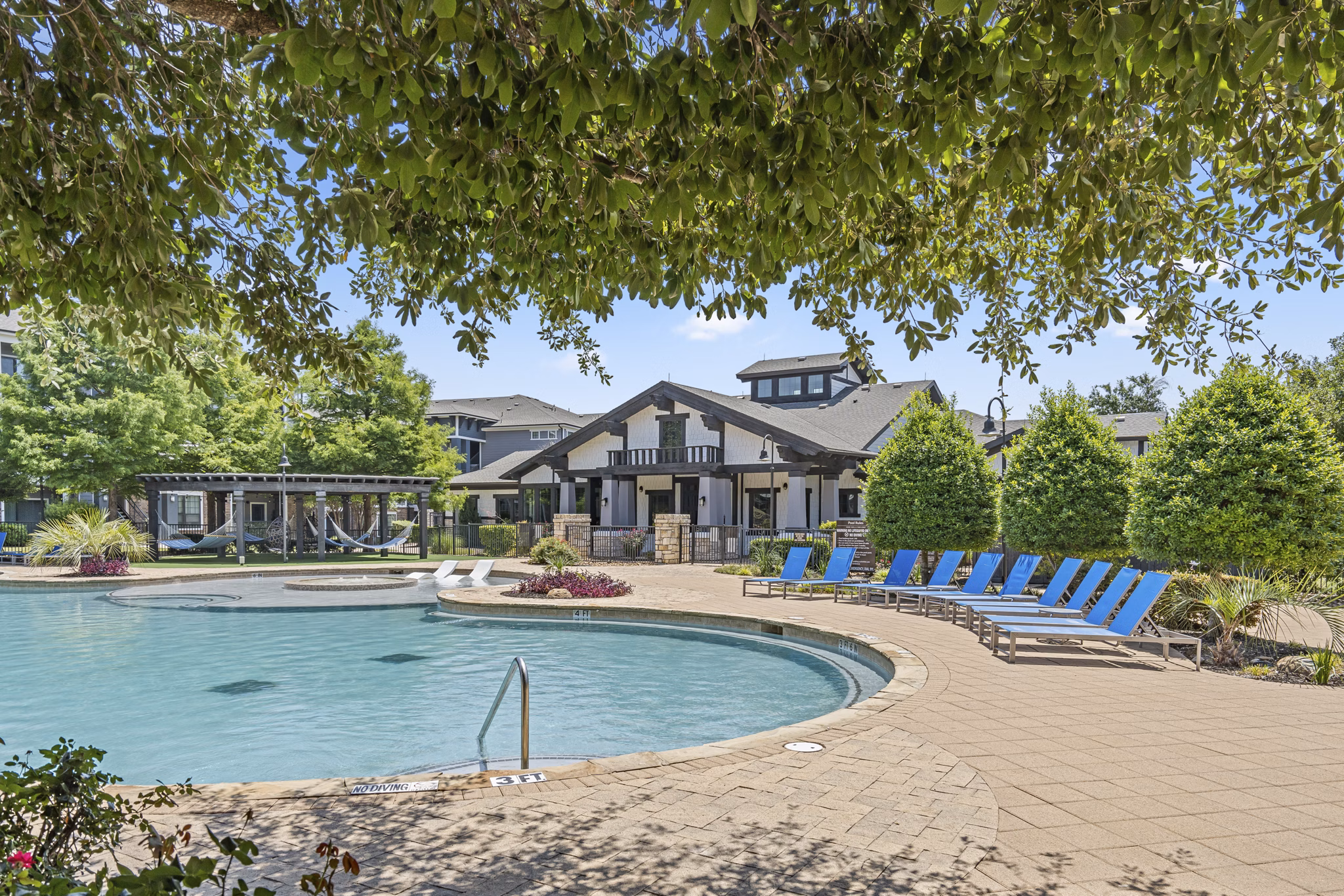 pool at The Oaks at Techridge Apartments