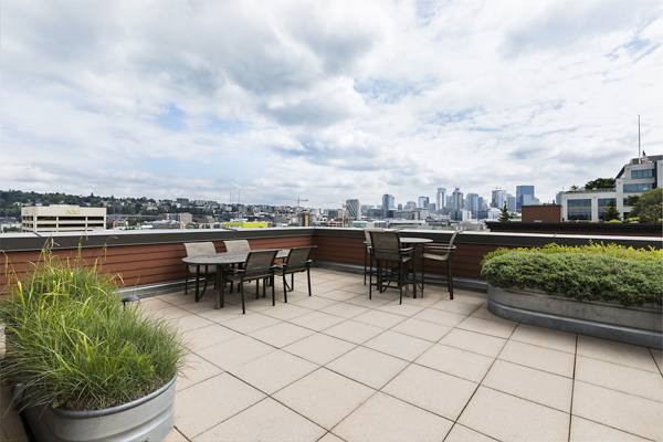 rooftop deck at Dexter Lake Union Apartments