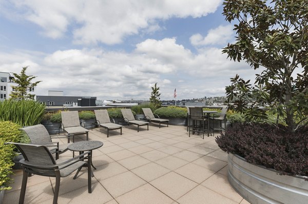 rooftop deck at Dexter Lake Union Apartments