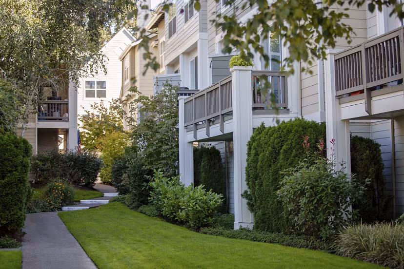 Lions Gate South: Elegant of luxury apartments in an attractive residential area