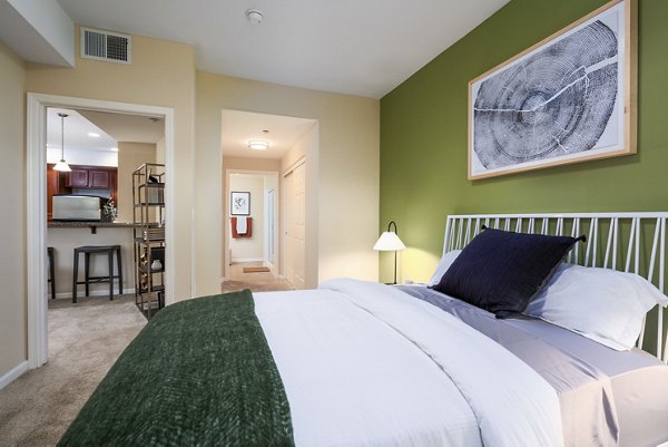 Domicilio Apartments: Cozy bedroom with modern decor and ample natural light, perfect for luxury living