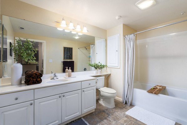 bathroom at Domicilio Apartments